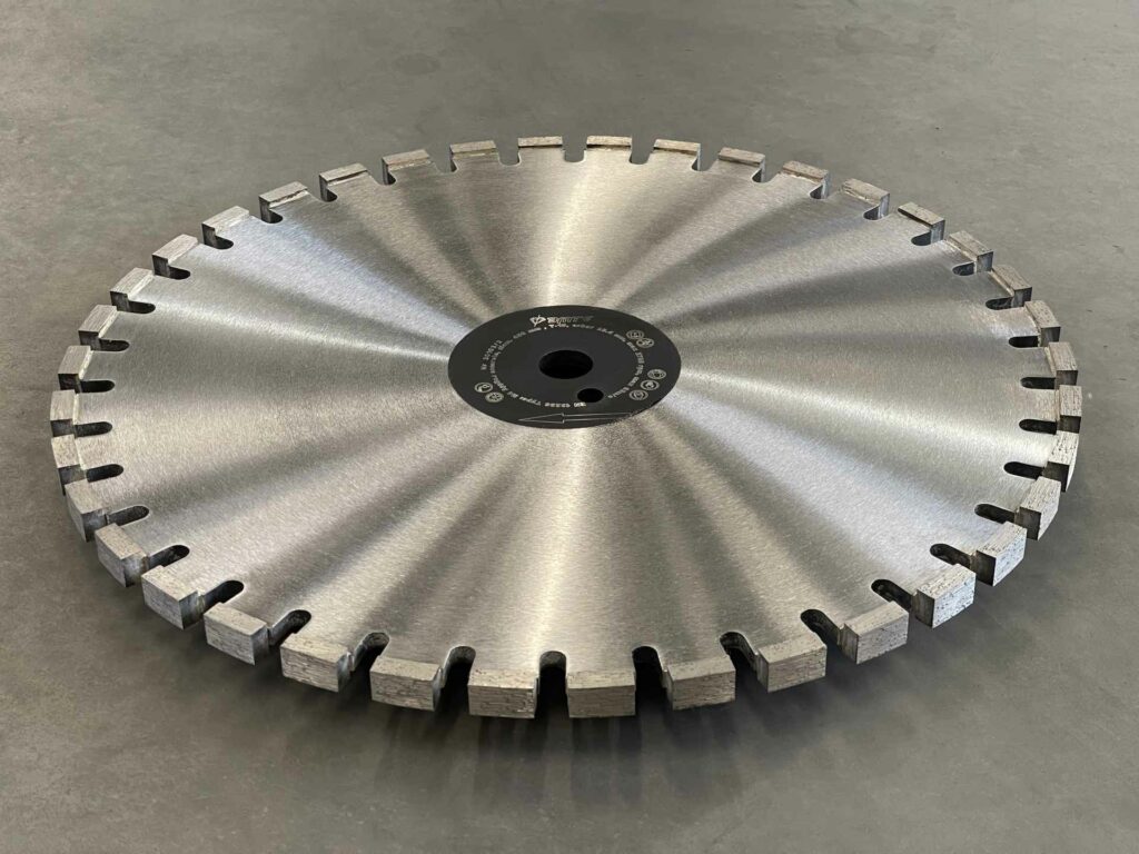 Looping blade. Expansion Joints Widening Blade